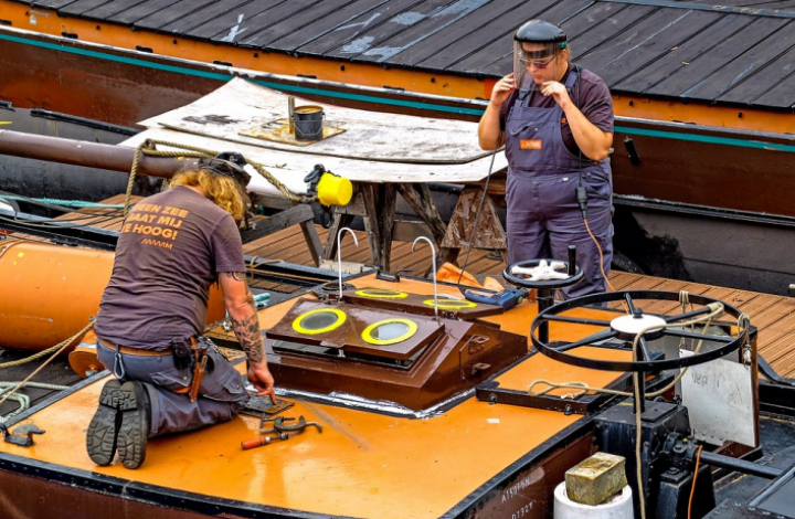 Dutch barge workers