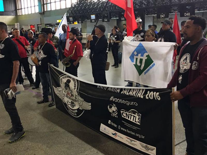 Sindicato Nacional dos Aeroviários president Luiz da Rocha Cardoso joins demonstration 