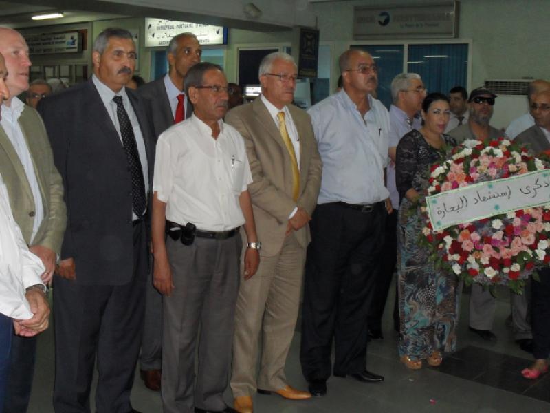 Steve Cotton, accompanied by port and union officials, laying a wreath at the memorial