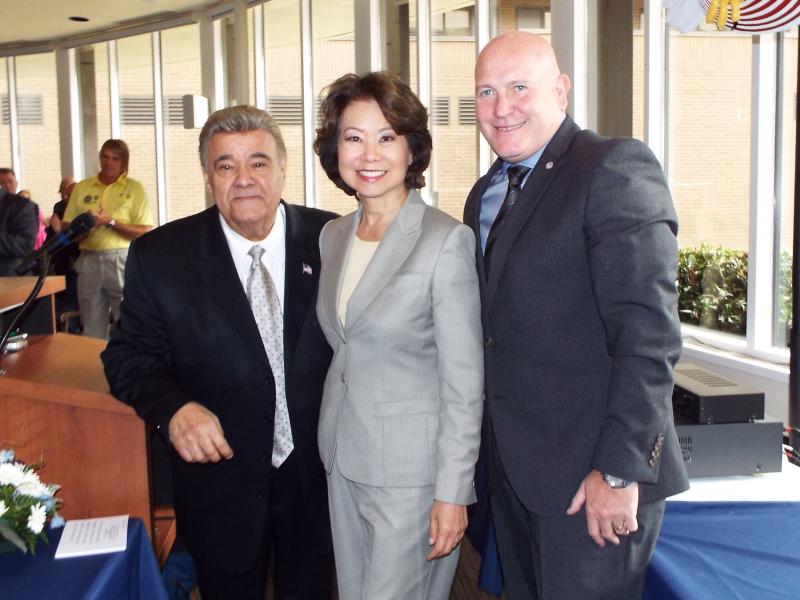 (l-r) SIU president Michael Sacco, US secretary of transportation Elaine Chao, ITF general secretary Steve Cotton