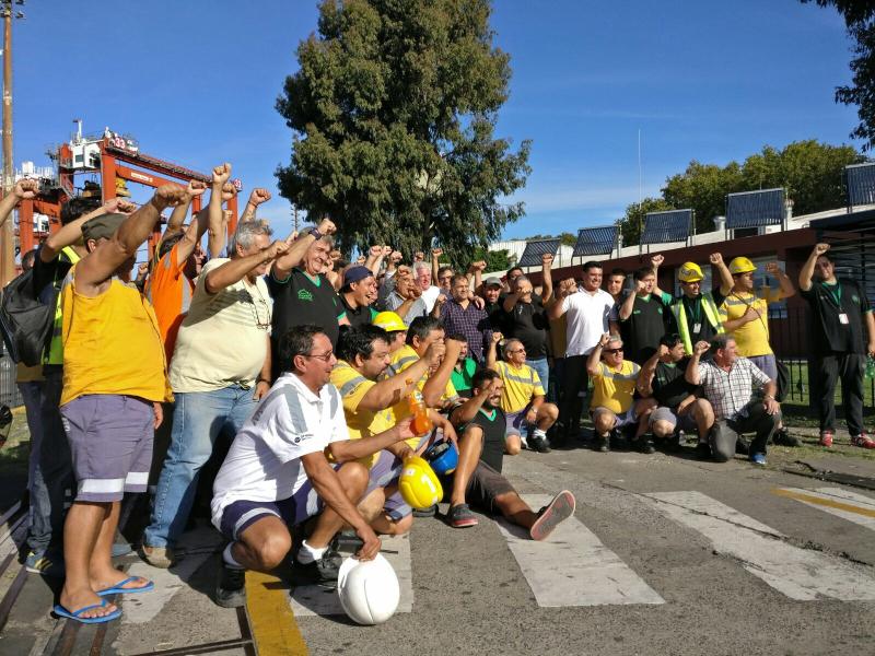 Paddy Crumlin met with dockers in Argentina 