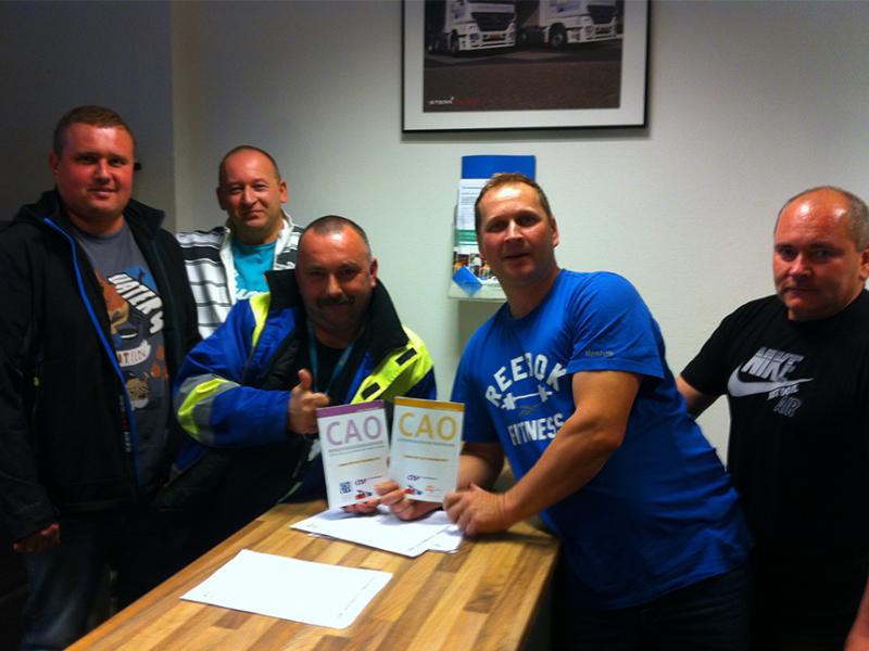 Polish drivers proudly hold the Dutch collective bargaining agreement book 