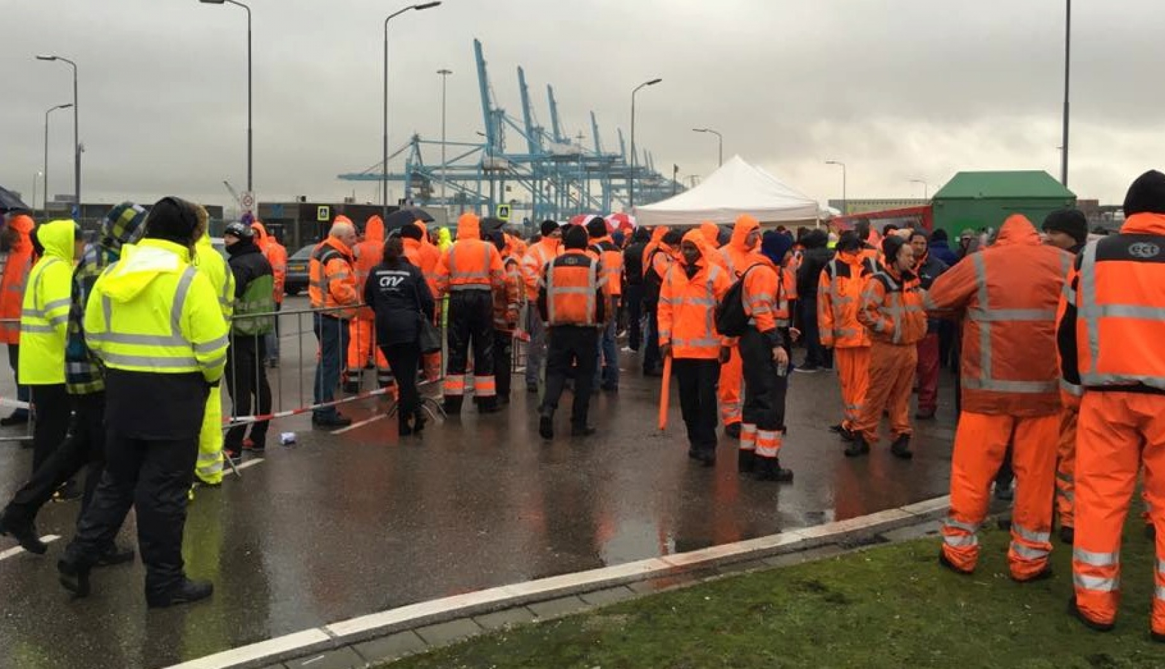 Dockers strike in Rotterdam to protect jobs ITF Global